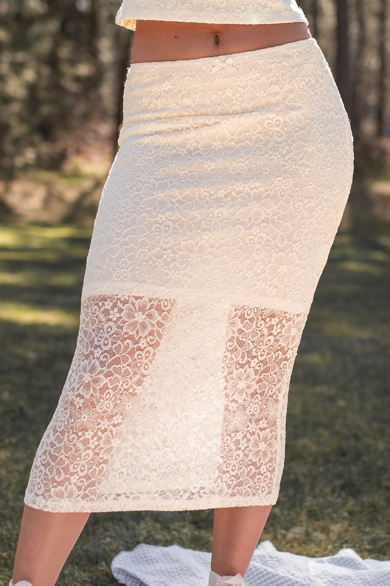 Sweet Eloquence Lace Midi Skirt (Cream)